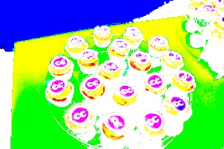 Adaptation of a photo from Creative Commons 10th Birthday Celebration San Francisco, a plate with cupcakes with a "CC" sign (acronym of the company name) on top.