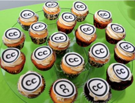 A photo from Creative Commons 10th Birthday Celebration San Francisco, a plate with cupcakes with a "CC" sign (acronym of the company name) on top. Cropped in size.